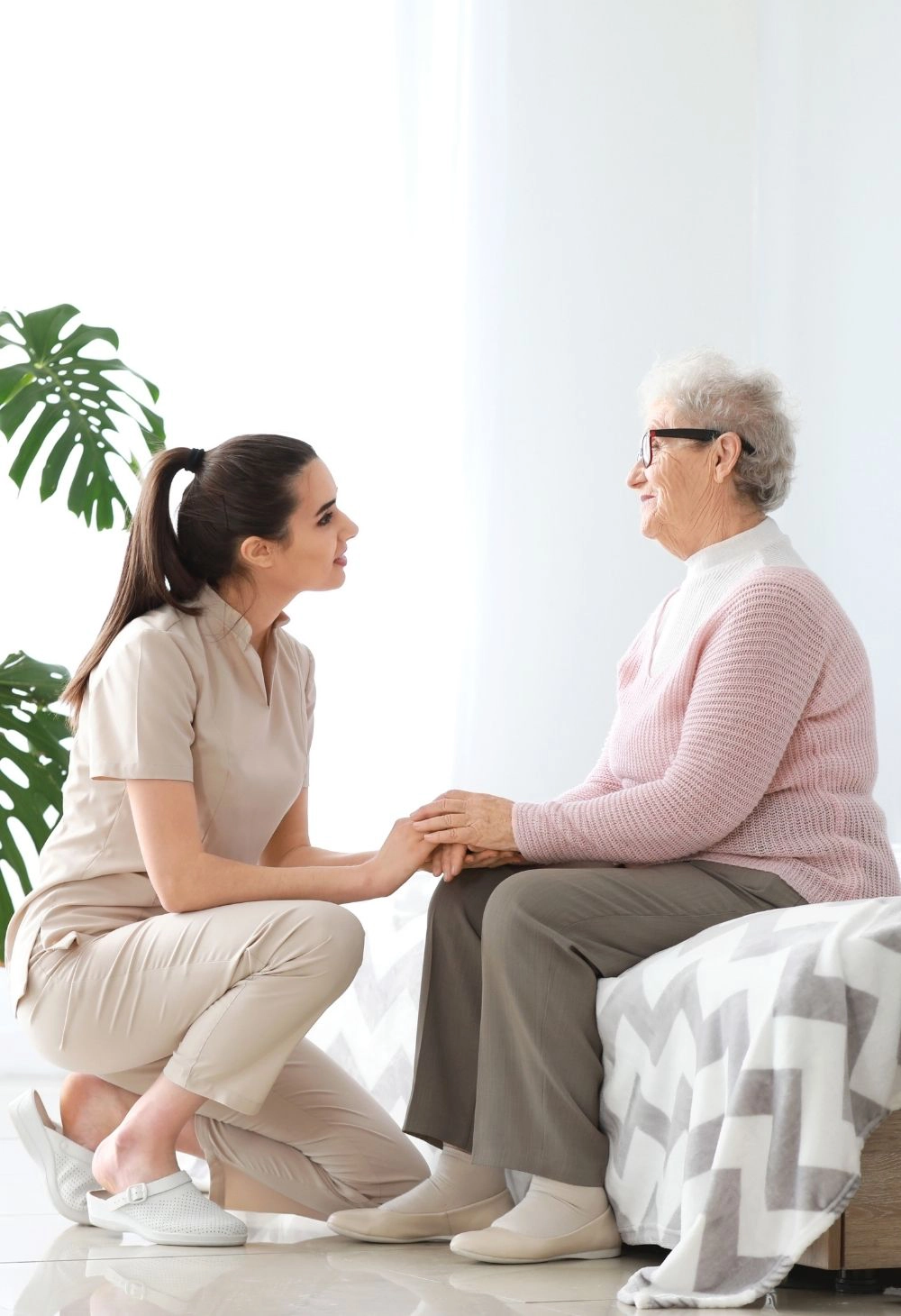 Caregiver Talking with senior – Live-In Care and 24-Hour Care Caregiver Talking with senior - Live-In Care and 24-Hour Care